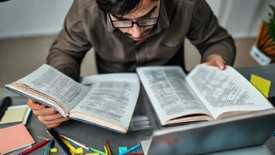 Eleştirel okuma ve analiz yöntemleri. Metinleri derinlemesine anlama ve değerlendirme becerileri.