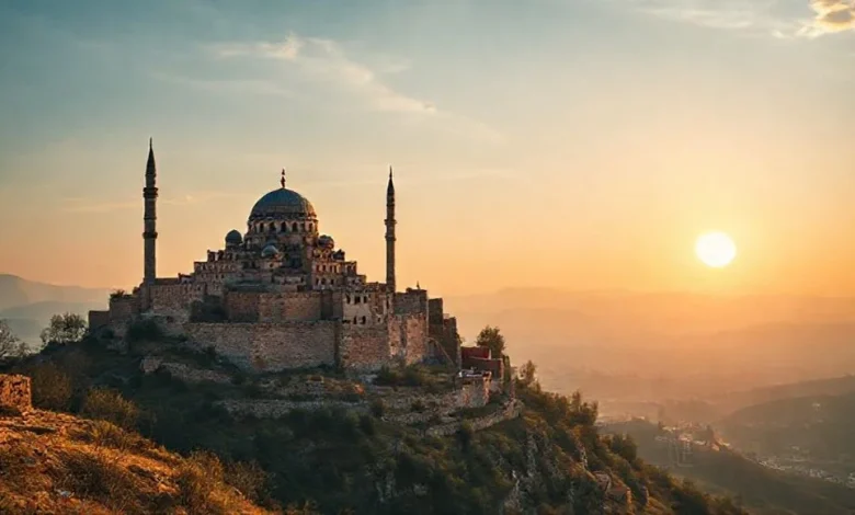 Osmanlı İmparatorluğu'nun kuruluş ve yükseliş dönemini anlatan eğitici görsel.